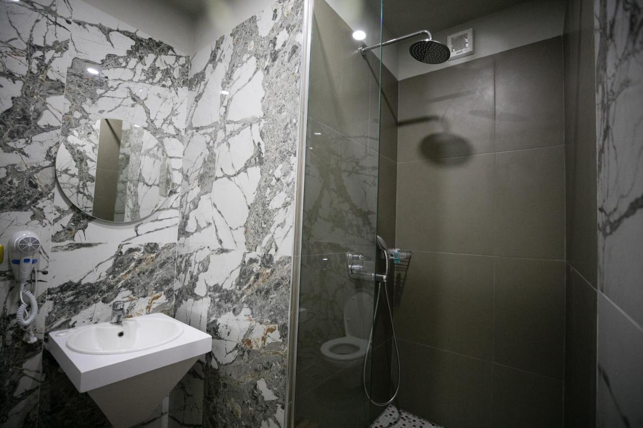Hotel Lotus Tirana Exteriör bild