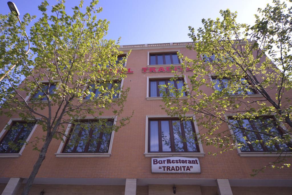 Hotel Lotus Tirana Exteriör bild